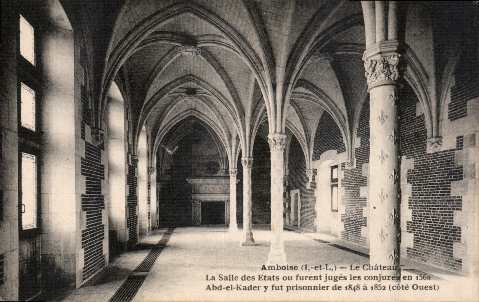 CPA Amboise I et L le Chateau la Salle des Etats ou furent Juges les Conjuree en 1560 Abd el Kader y