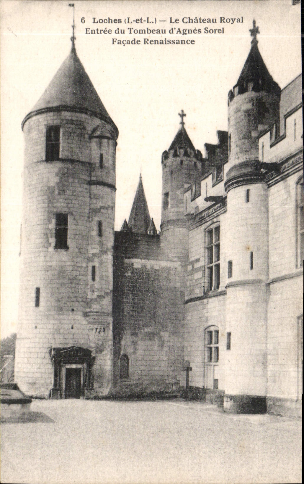 CPA Loches I et L le Chateau Royal Entree du Tombeau d'Agnes Sorel Facade Renaissance 
