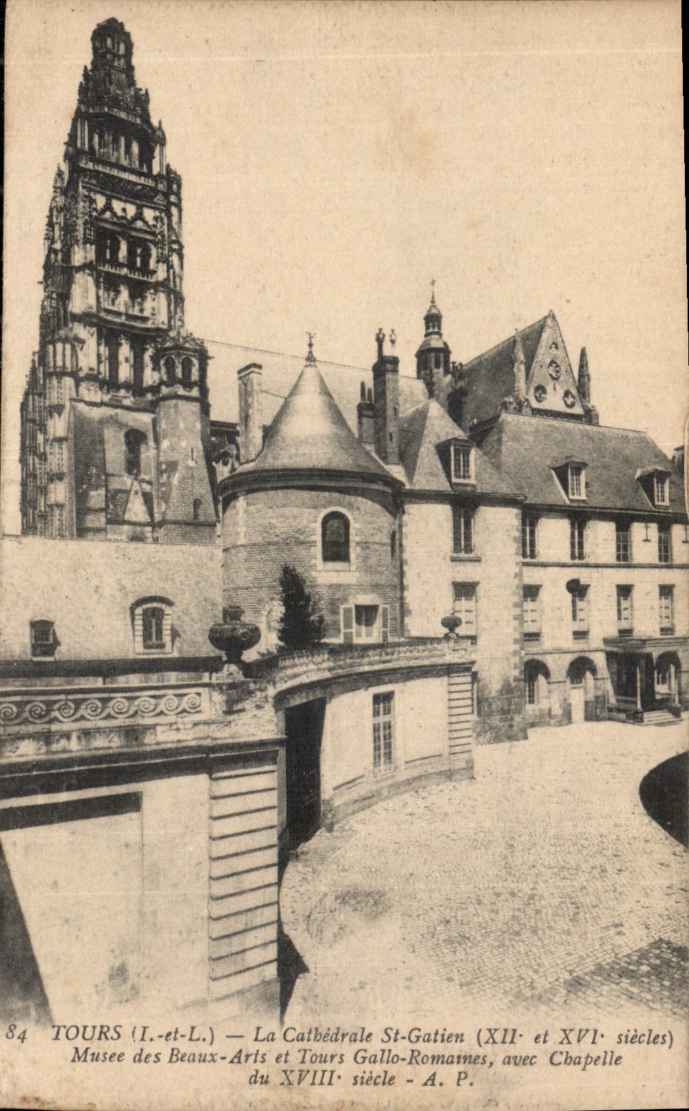 CPA Tours I et L la Cathedrale St Gatien XII et XVI siecle Musee des Beaux Arts et Tours gallo Romai