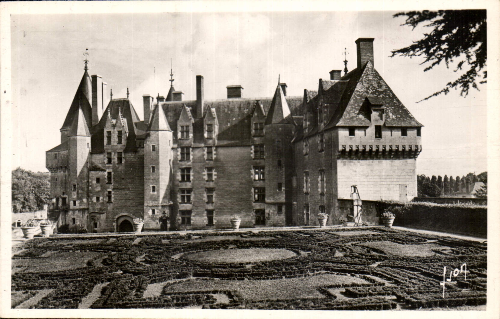 CPA Langeais I et L le Chateau Facade XV S sur les Jardins 
