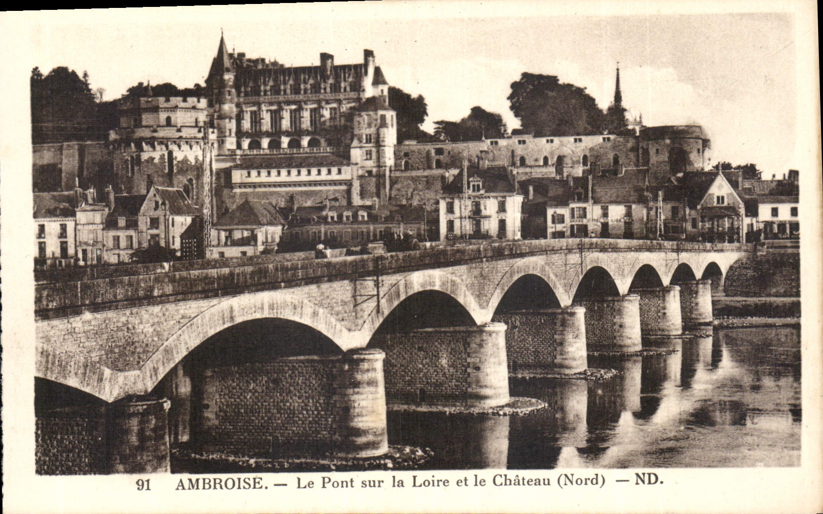 CPA Amboise le Pont sur la Loire et le Chateau Nord