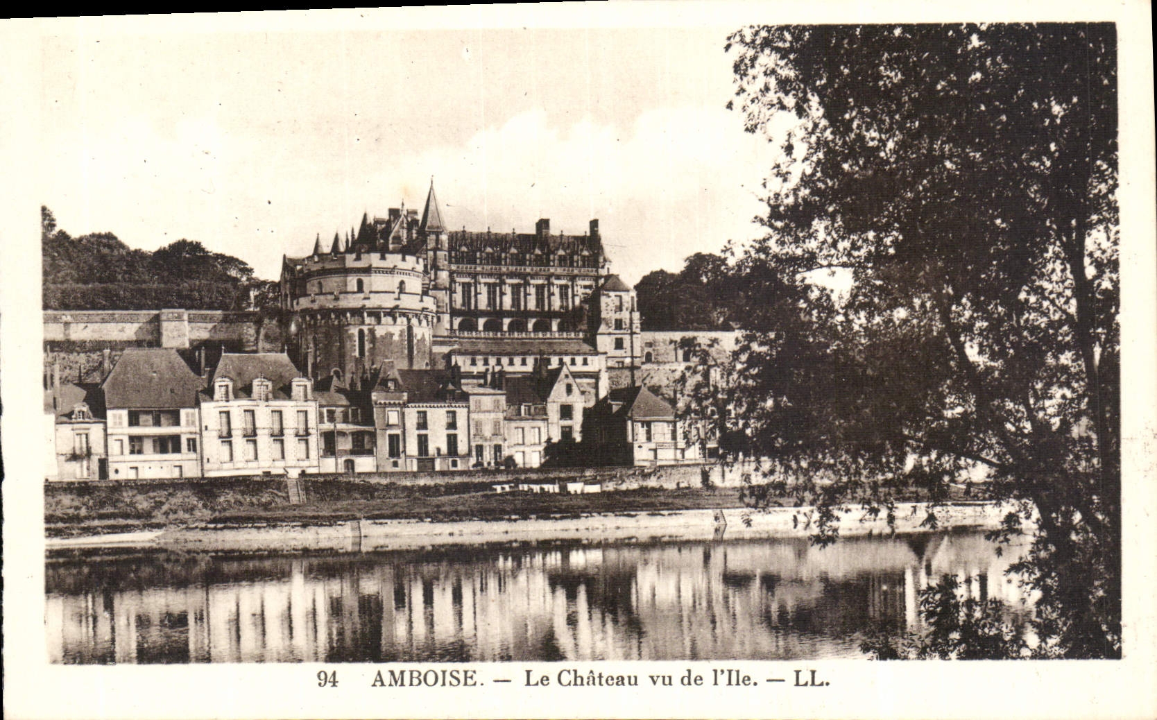 CPA Amboise le Chateau vu de l'Ile 