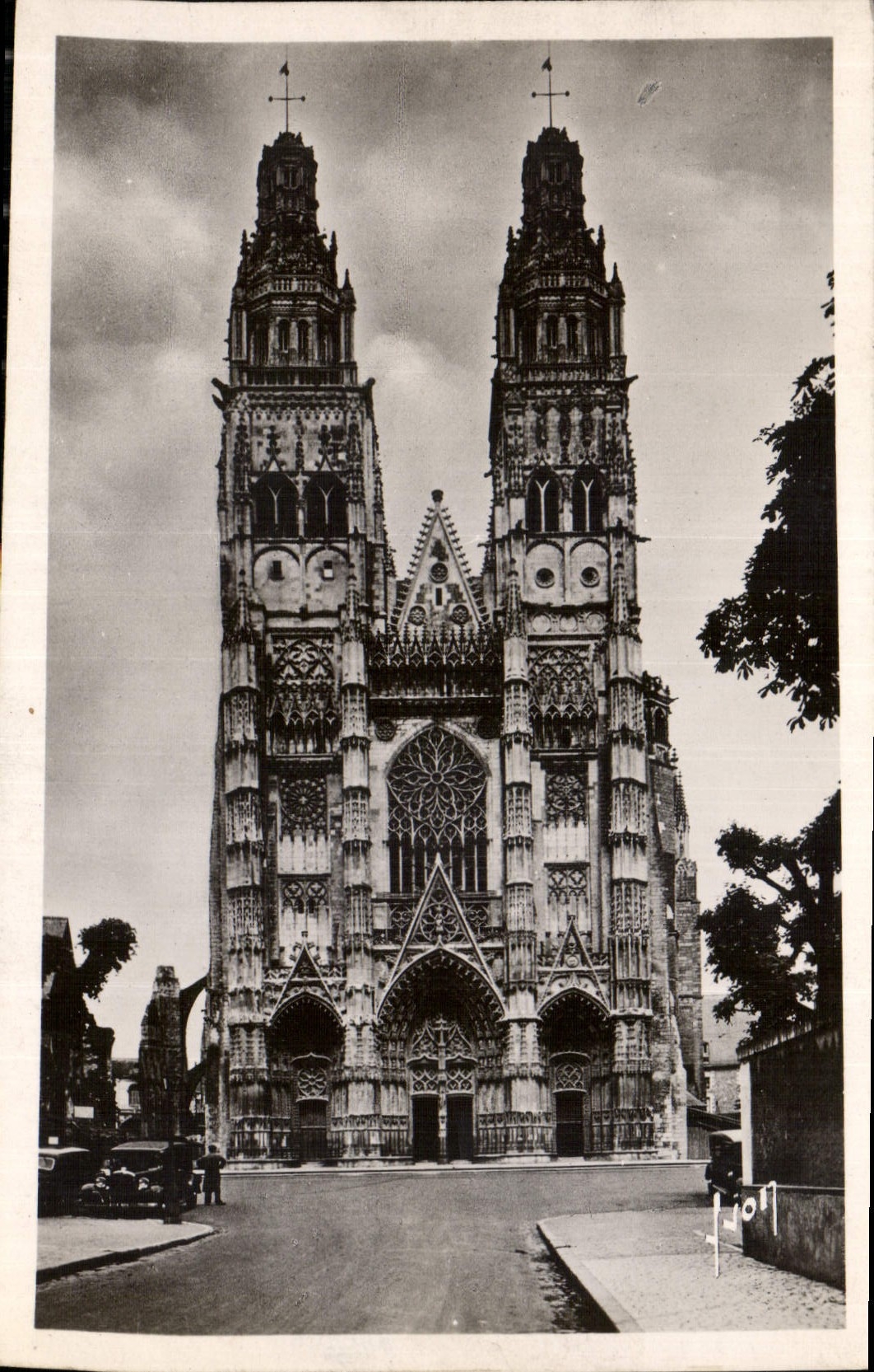 CPA Tours Indre et Loire le Cathedrale 