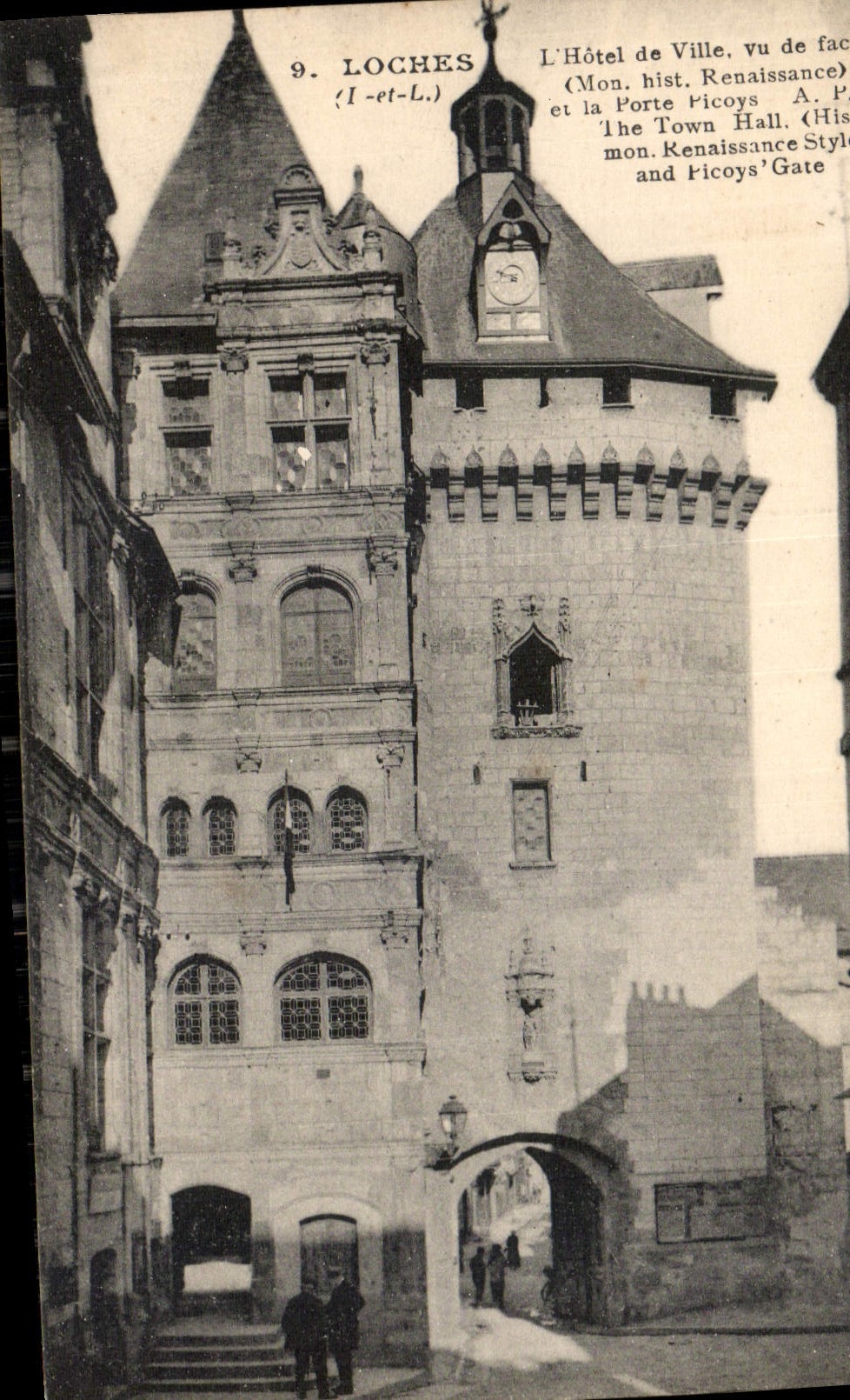 CPA Loches I et L l'hotel de ville vu de facade 