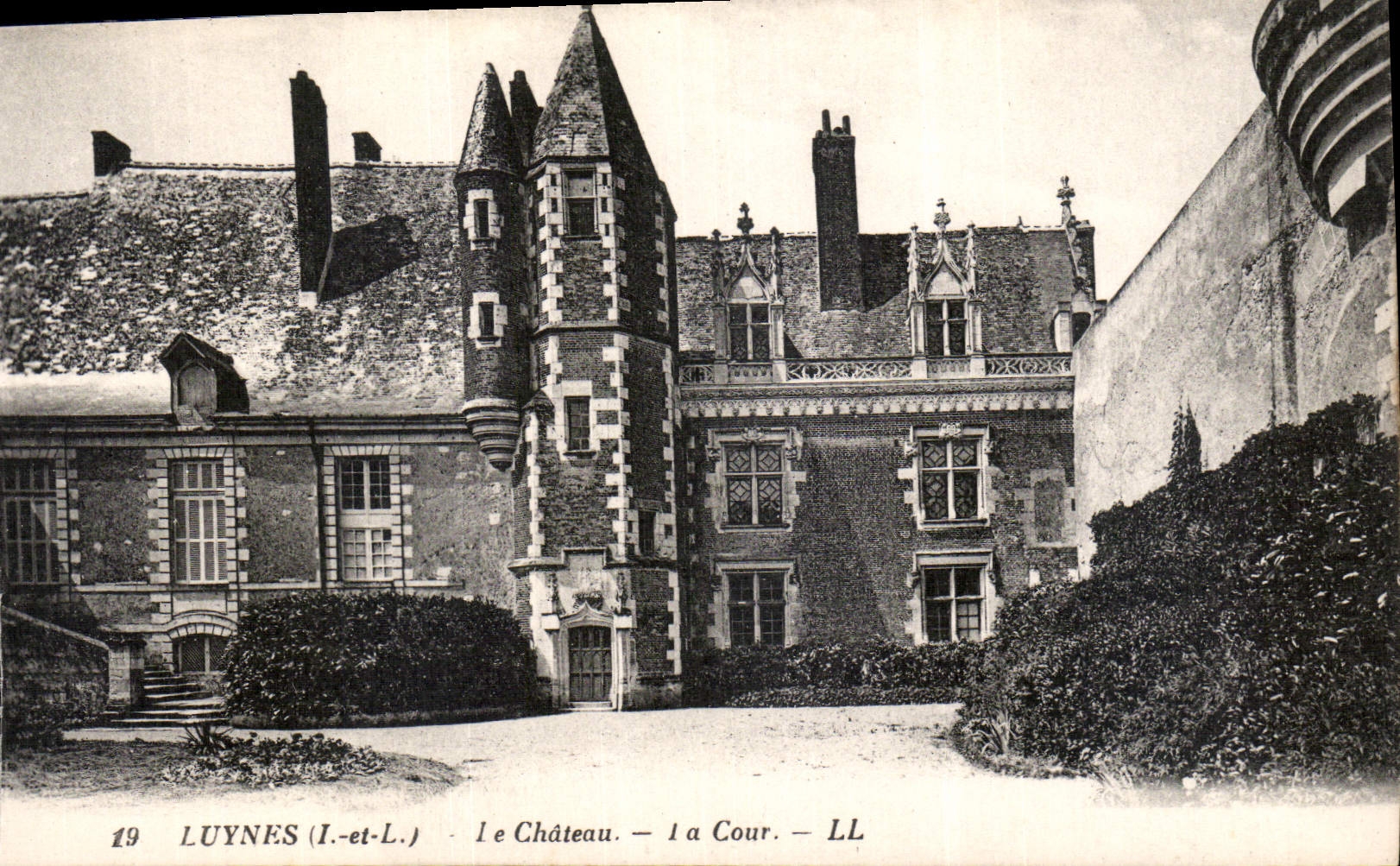CPA Luynes I et L le Chateau la Cour 