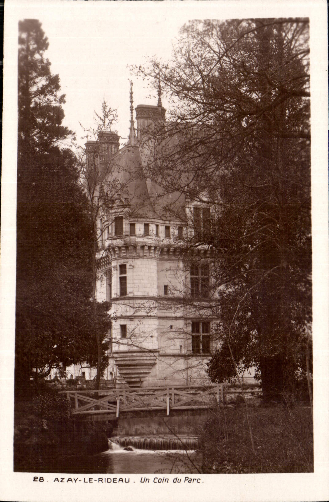 CPA Azay le Rideau un coin du parc