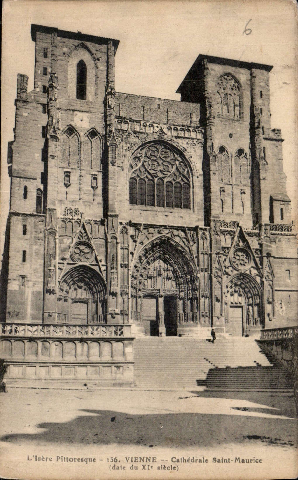 CPA L'Isere pittoresque Vienne cathedrale Saint Maurice date du XI siecle