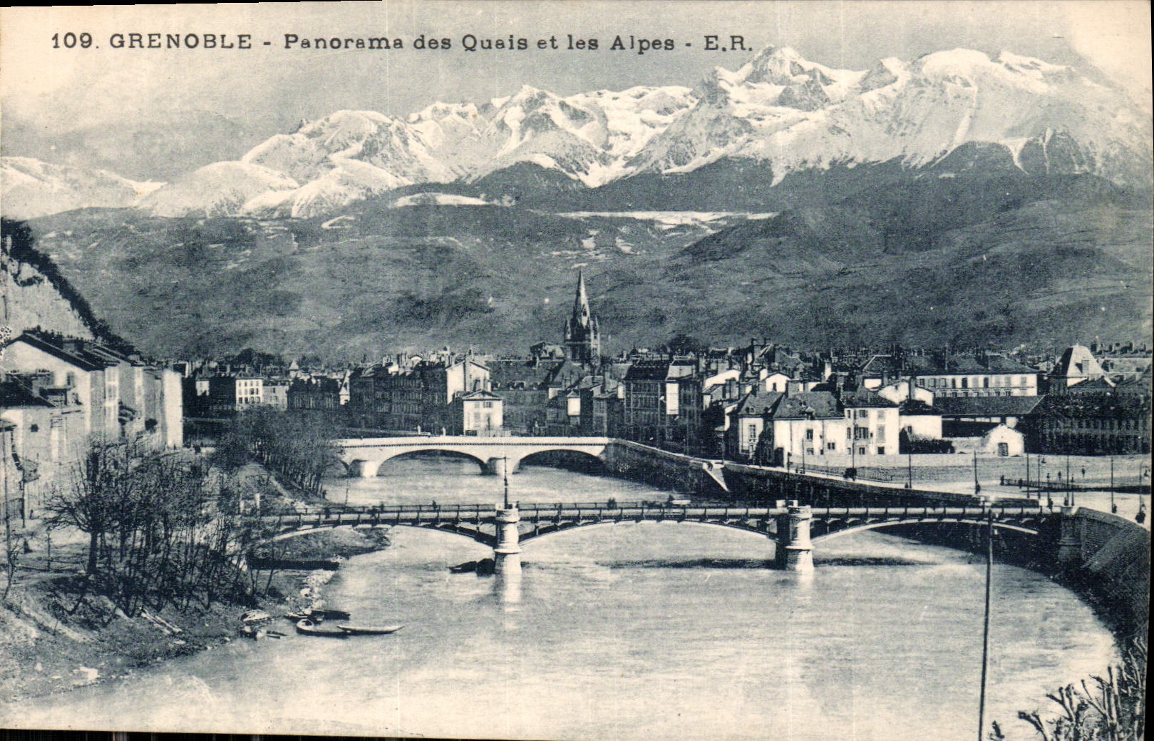 CPA Grenoble panorama des Quais et les Alpes 