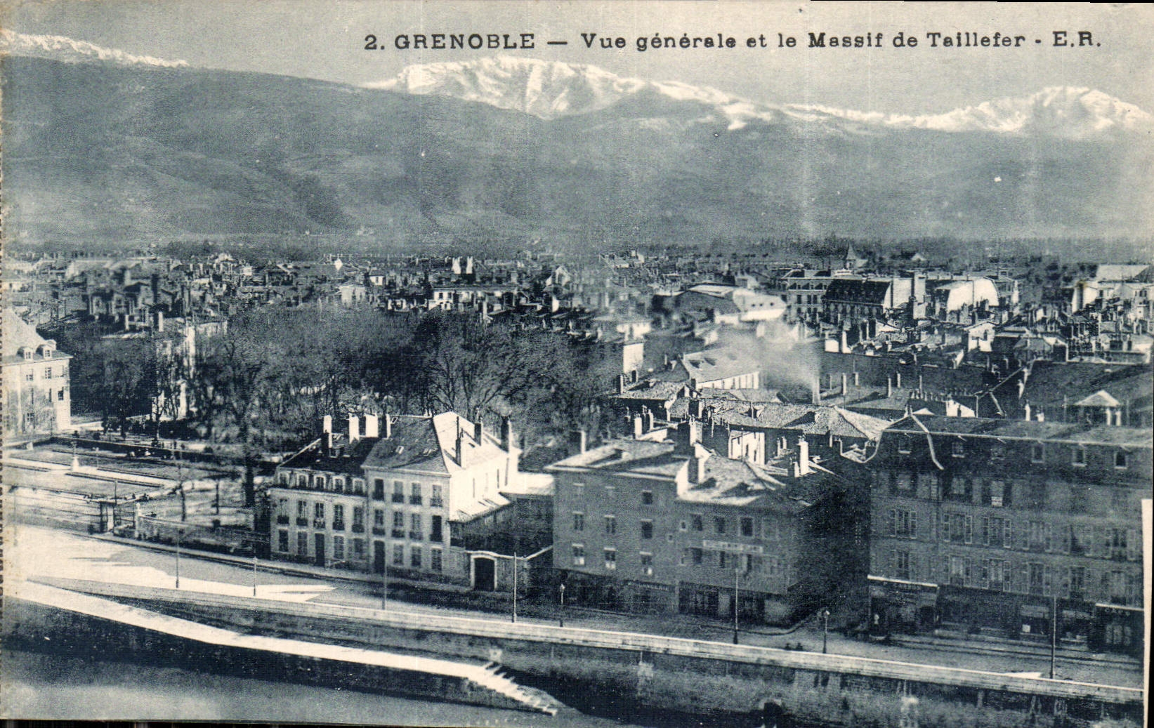 CPA Grenoble vue generale et le Massif de Taillefer 