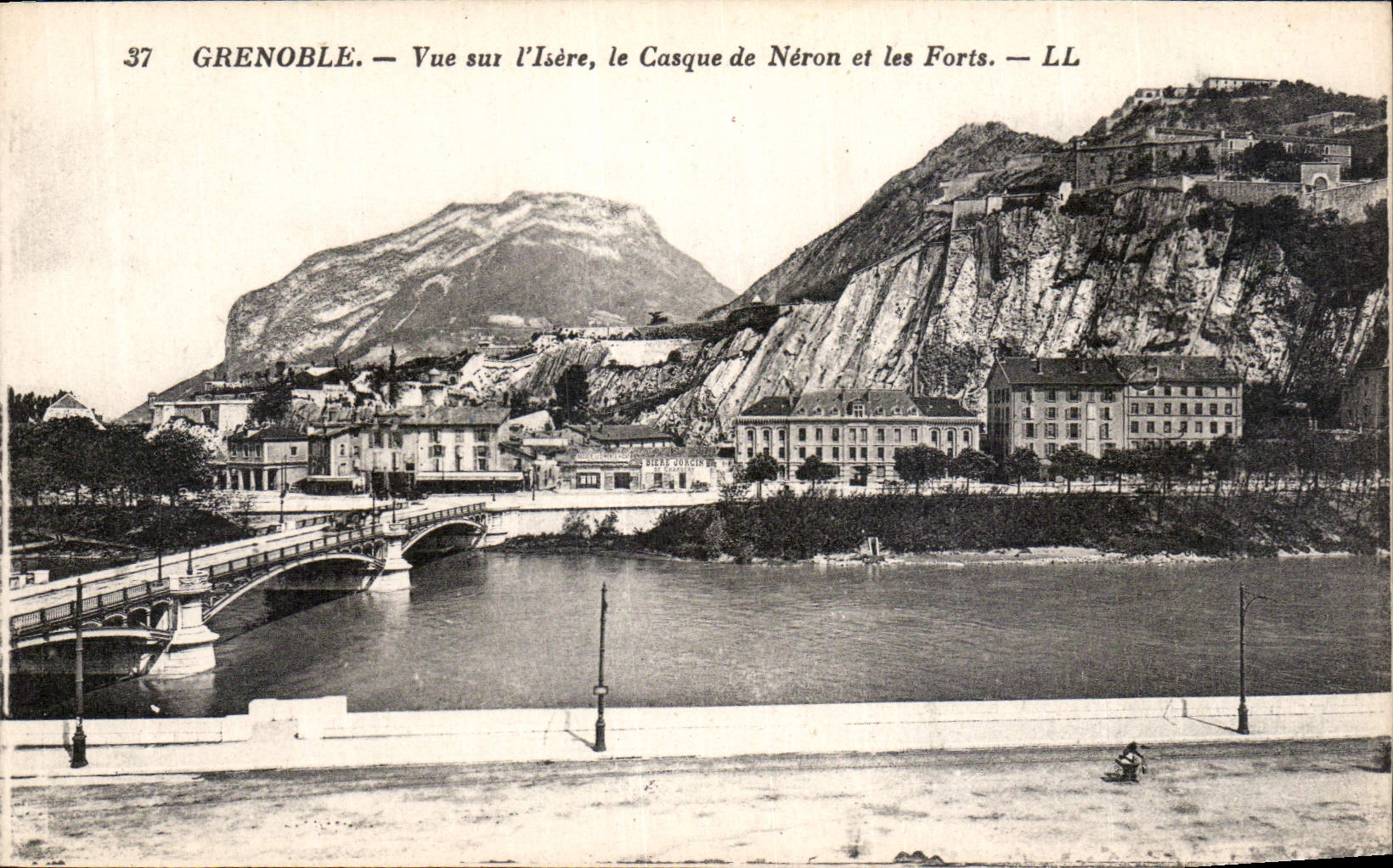 CPA Grenoble vue sur l'Isere le Casque de Neron et les Forts 