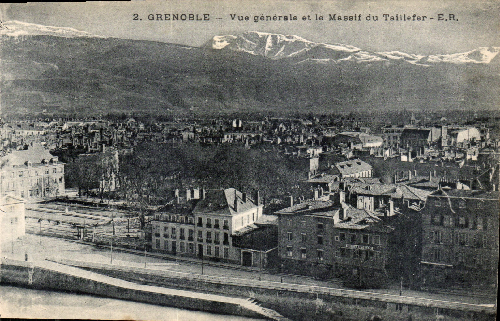 CPA Grenoble vue generale et le Massif du Taillefer 