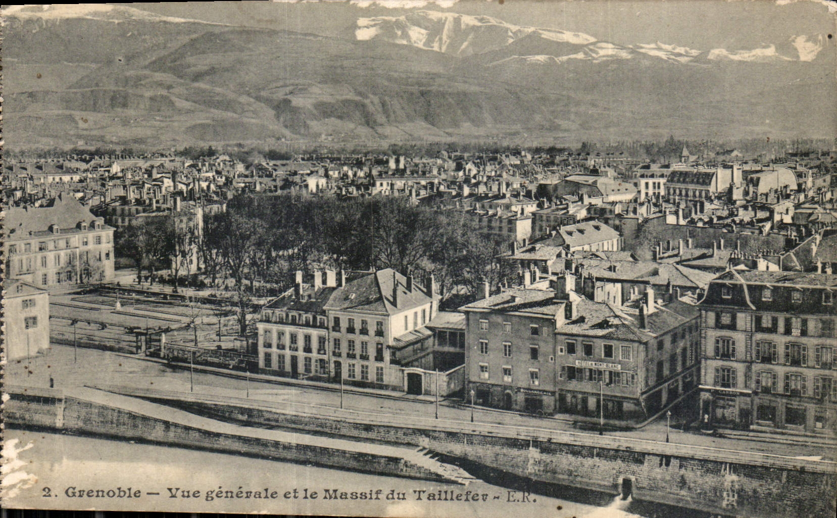 CPA Grenoble vue generale et le Massif du Taillefer 