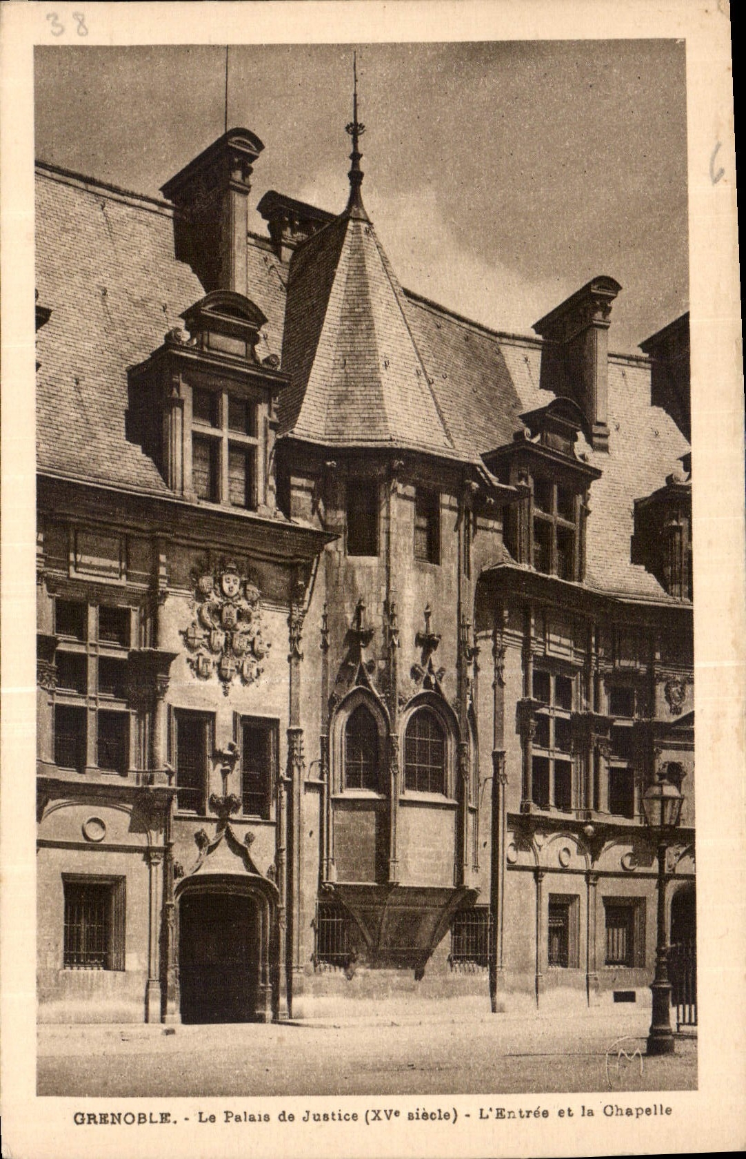 CPA Grenoble Le Palais de Justice L'Entree de la Chapelle