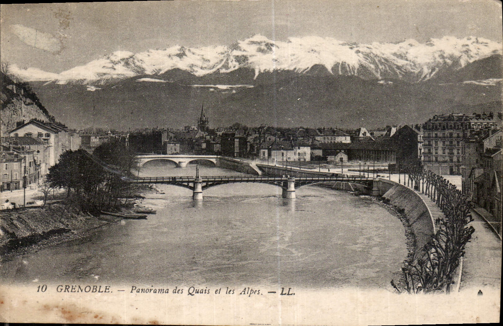 CPA Grenoble Panorama des Quais et les Alpes 