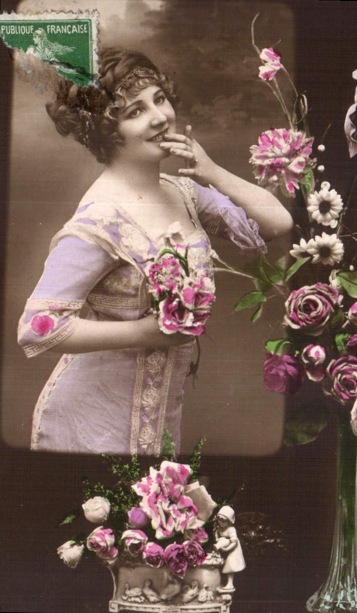 CPA Femme Fleurs