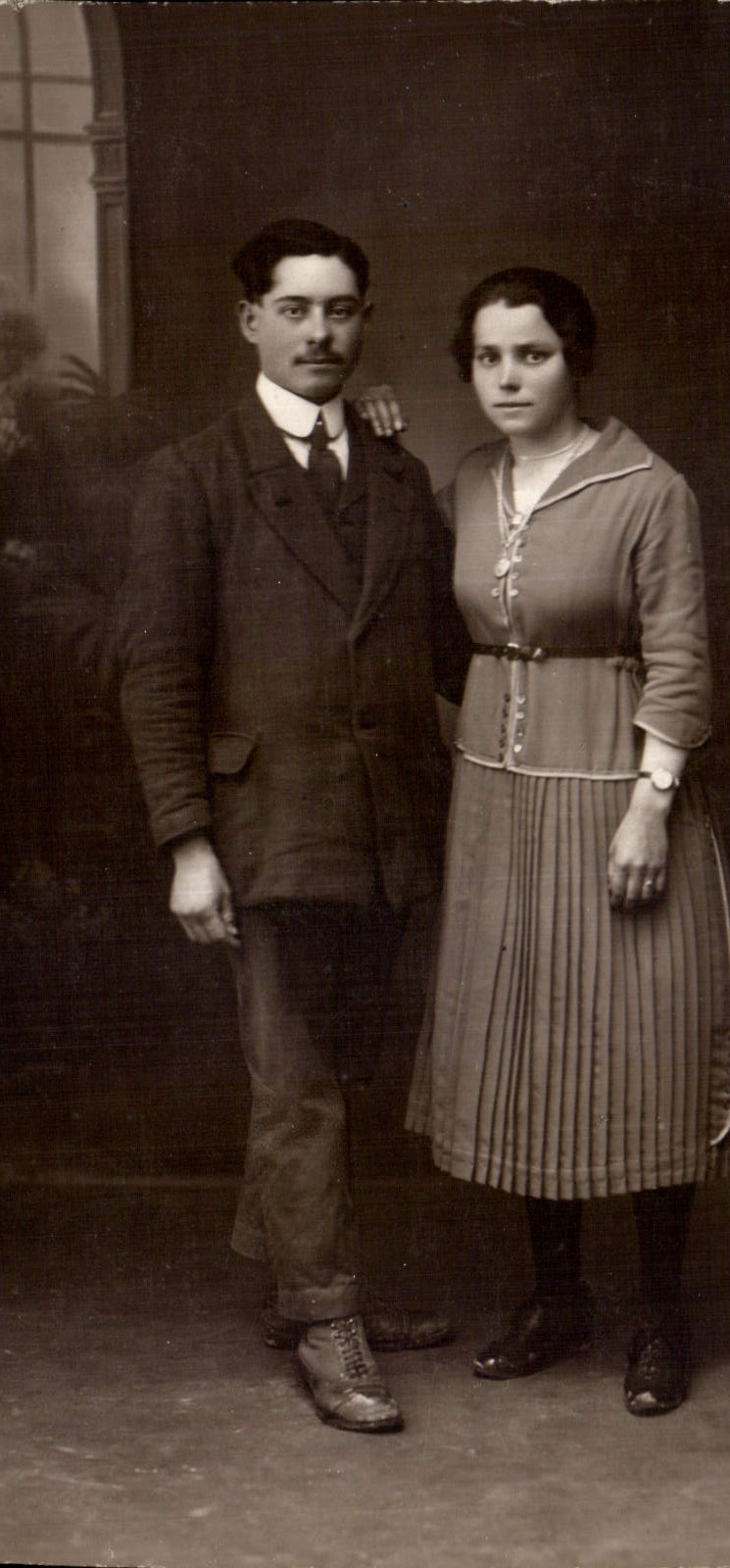 CARTE PHOTO Femme Laon Aisne