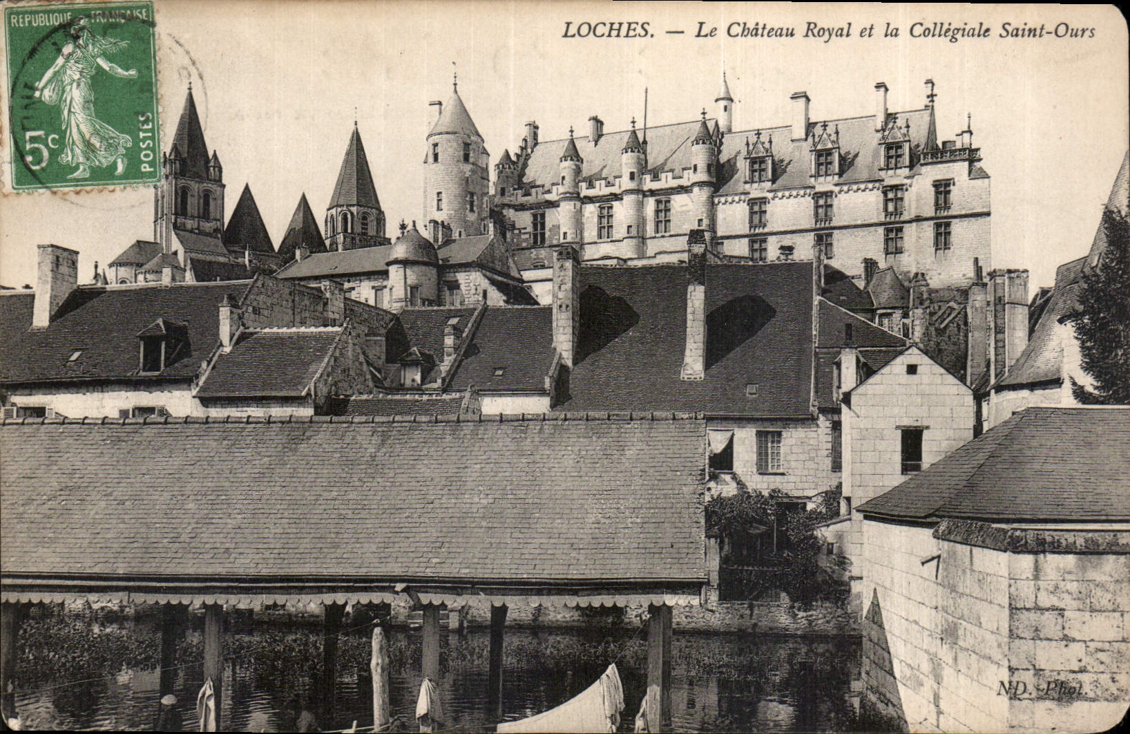 CPA Loches Le Chateau Royal et la Collegiale Saint Ours