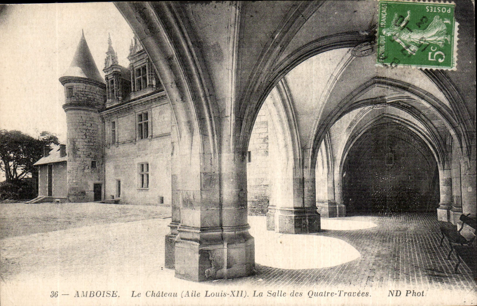 CPA Amboise Le Chateau Aile Louis XII La Salle des Quatre Tracees 