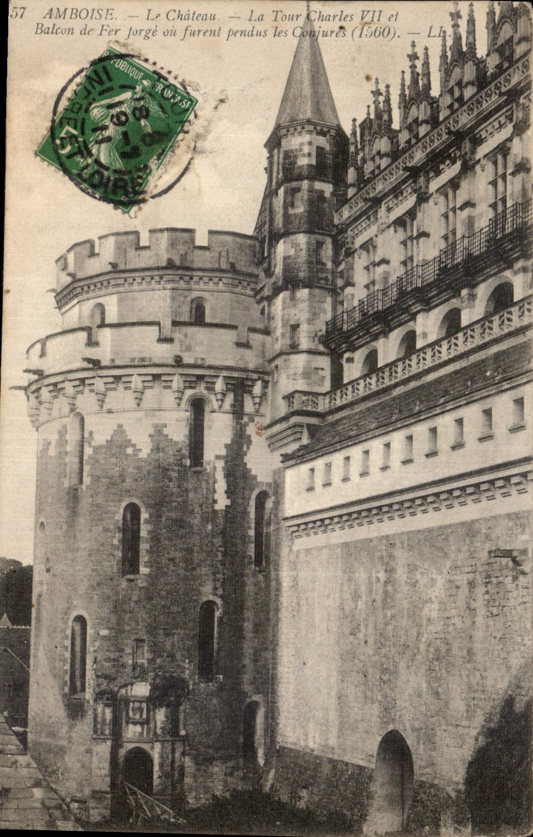 CPA Amboise Le Chateau La Tour Charles VII et Balcon de Fer forge au furent pendus les Coujures 