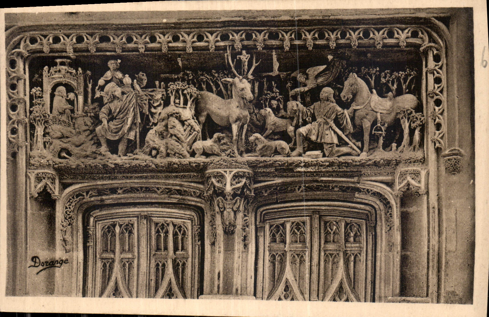 CPA Amboise I et l Le Chateau Mon hist La Chapelle St Hubert Haut relief representant la Chasse de S