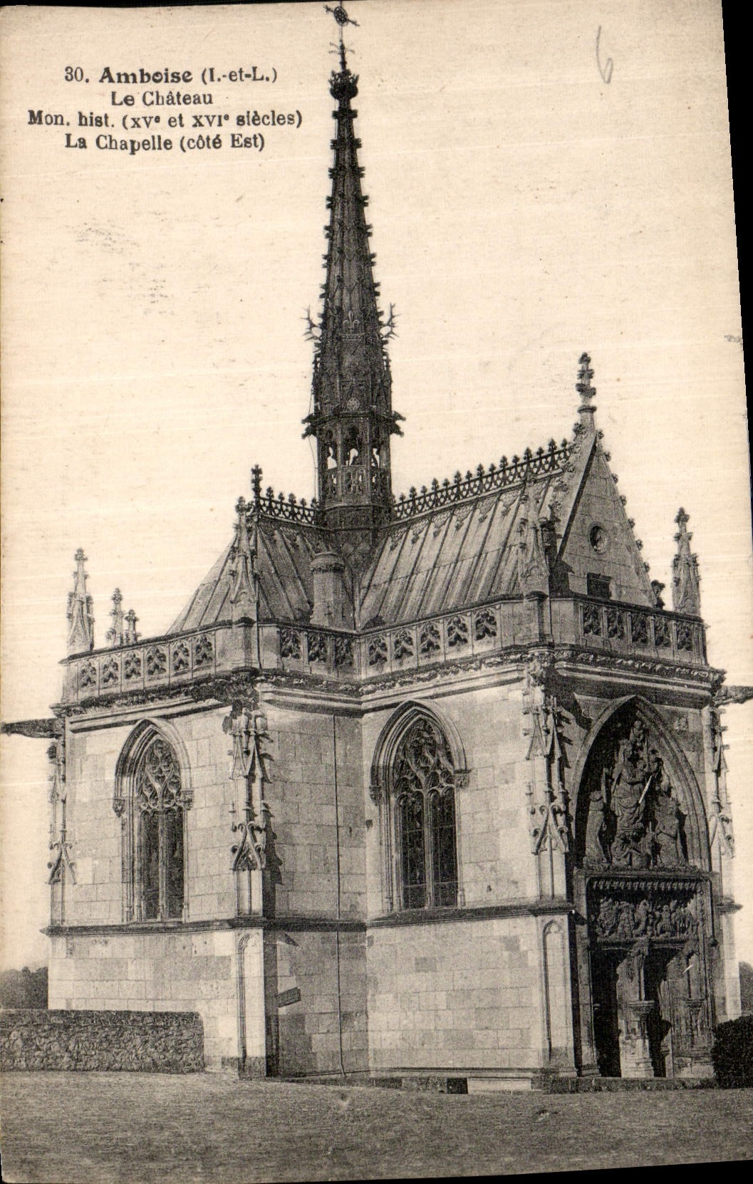 CPA Amboise I et L Le Chateau Mon hist la Chapelle 