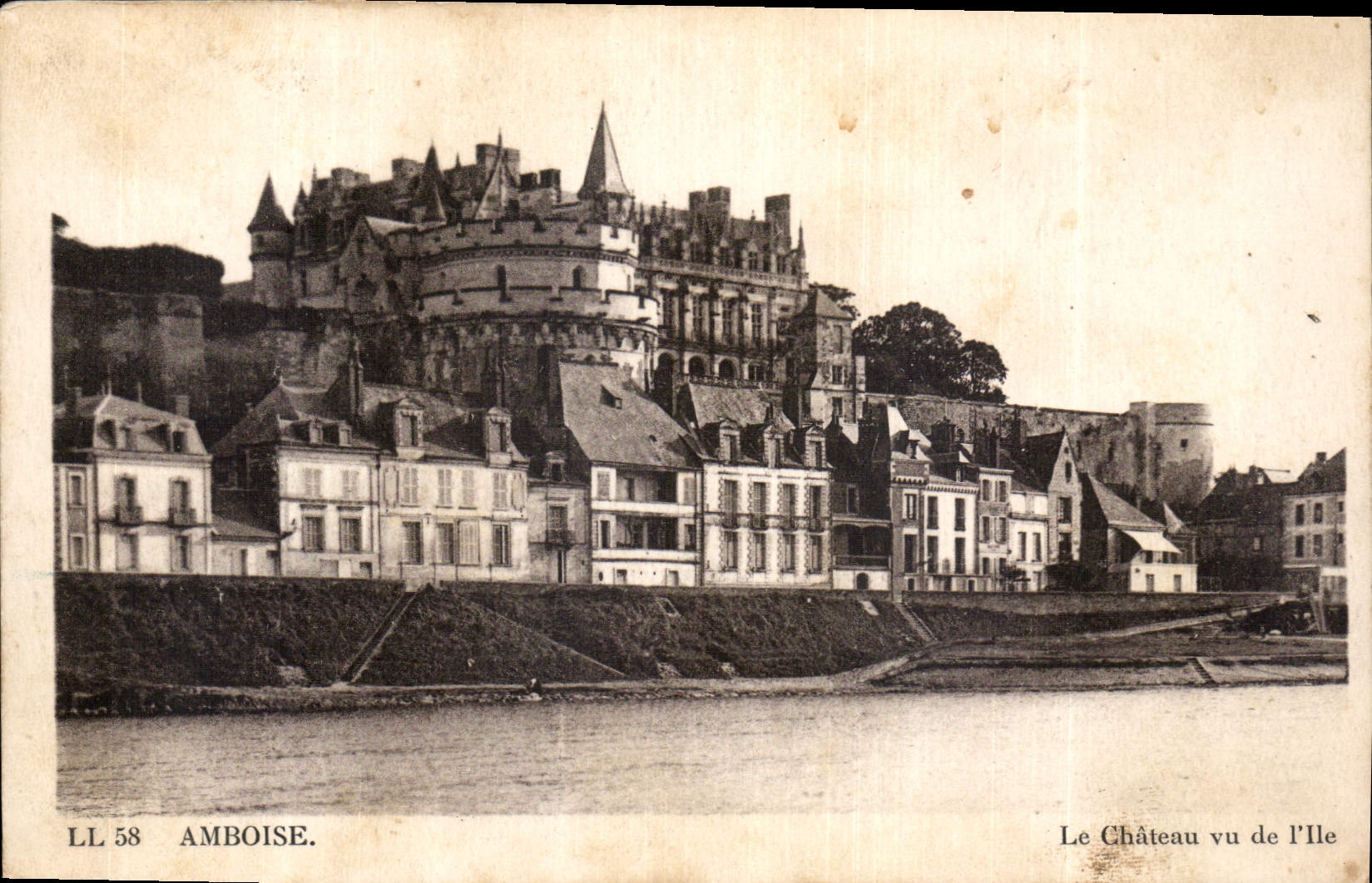 CPA Amboise Le Chateau vu de L'Ile 