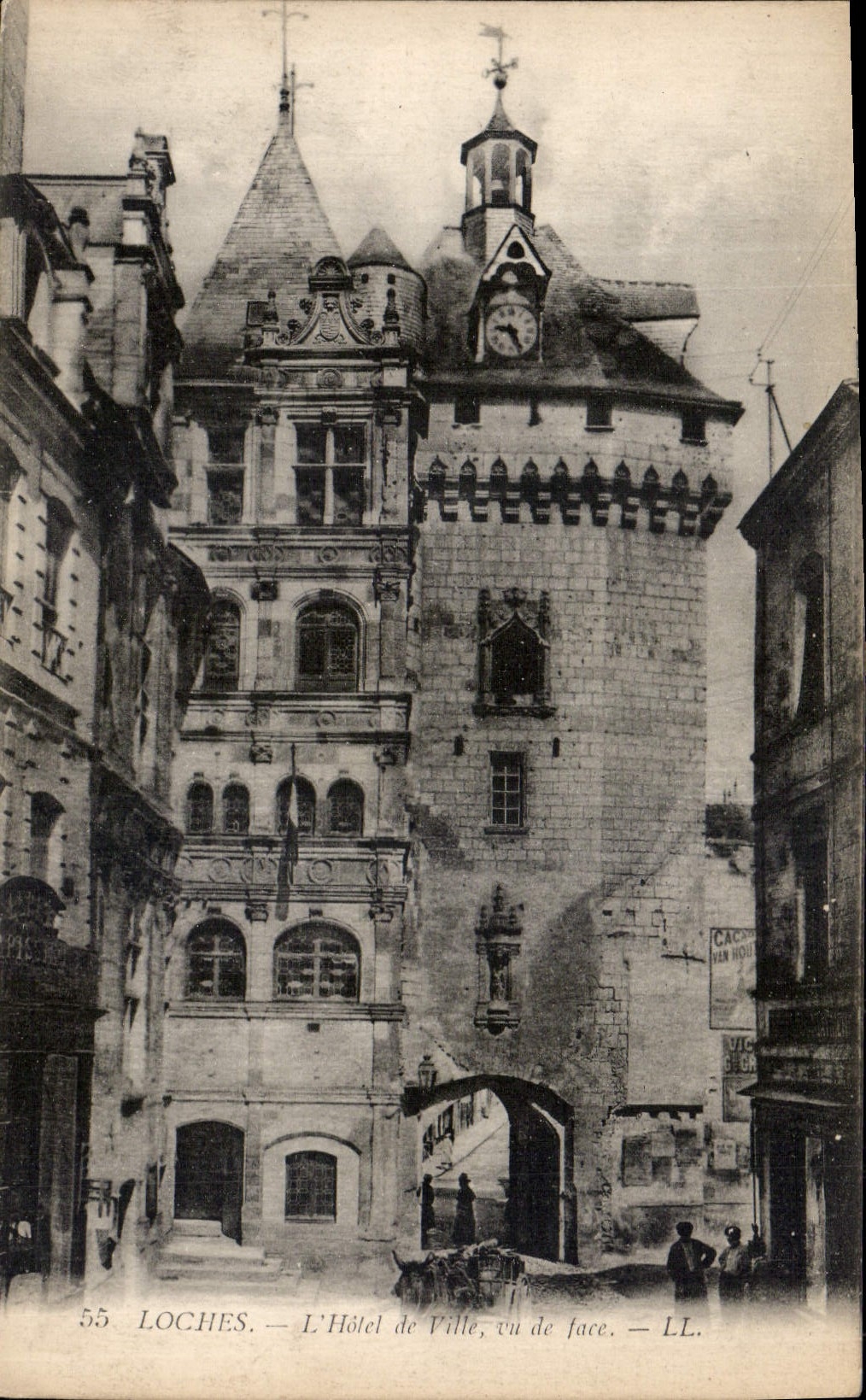 CPA Loches L'Hotel de Ville vu de face 