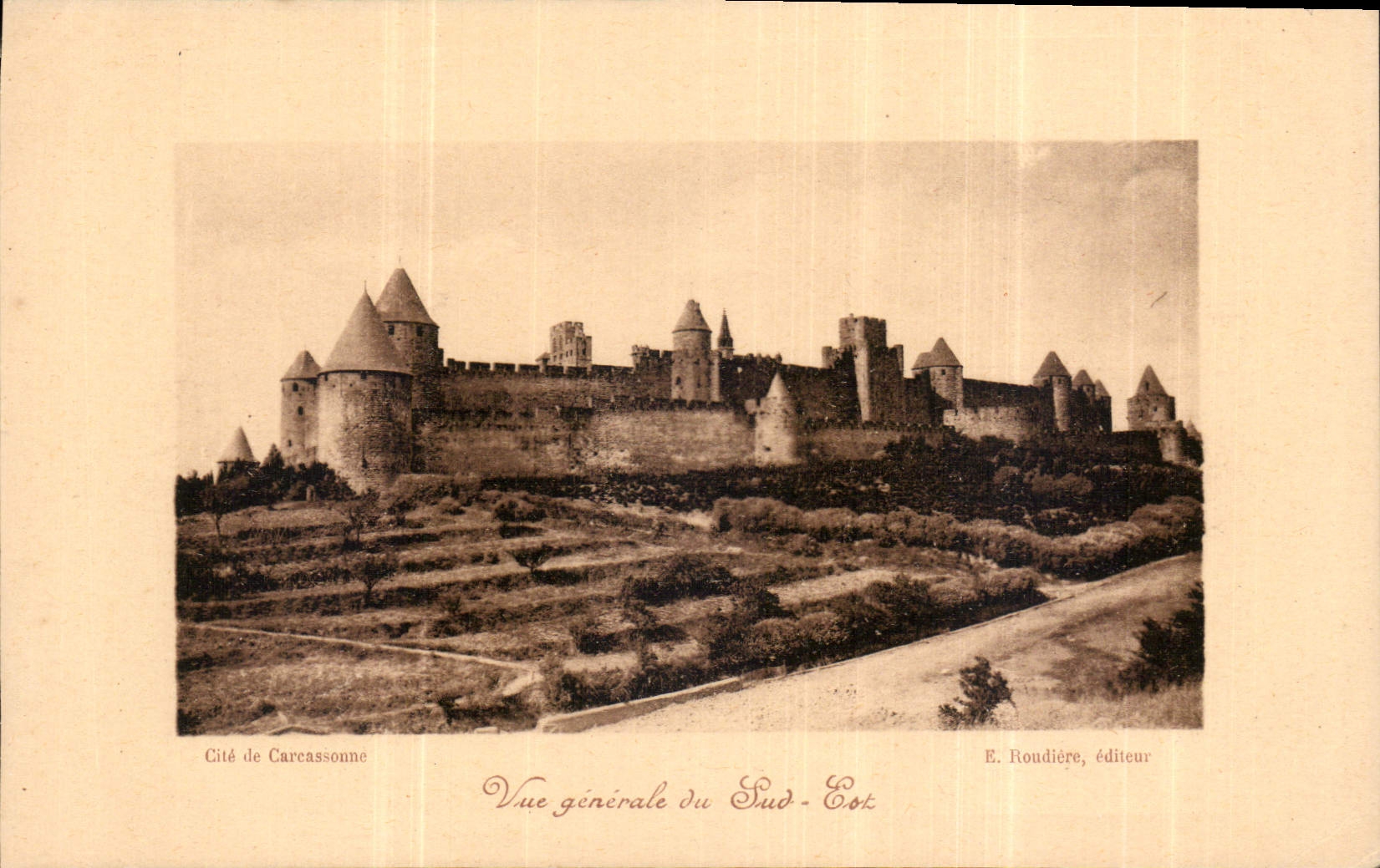 CPA Cite de Carcassonne Vue generale du Sud Est 