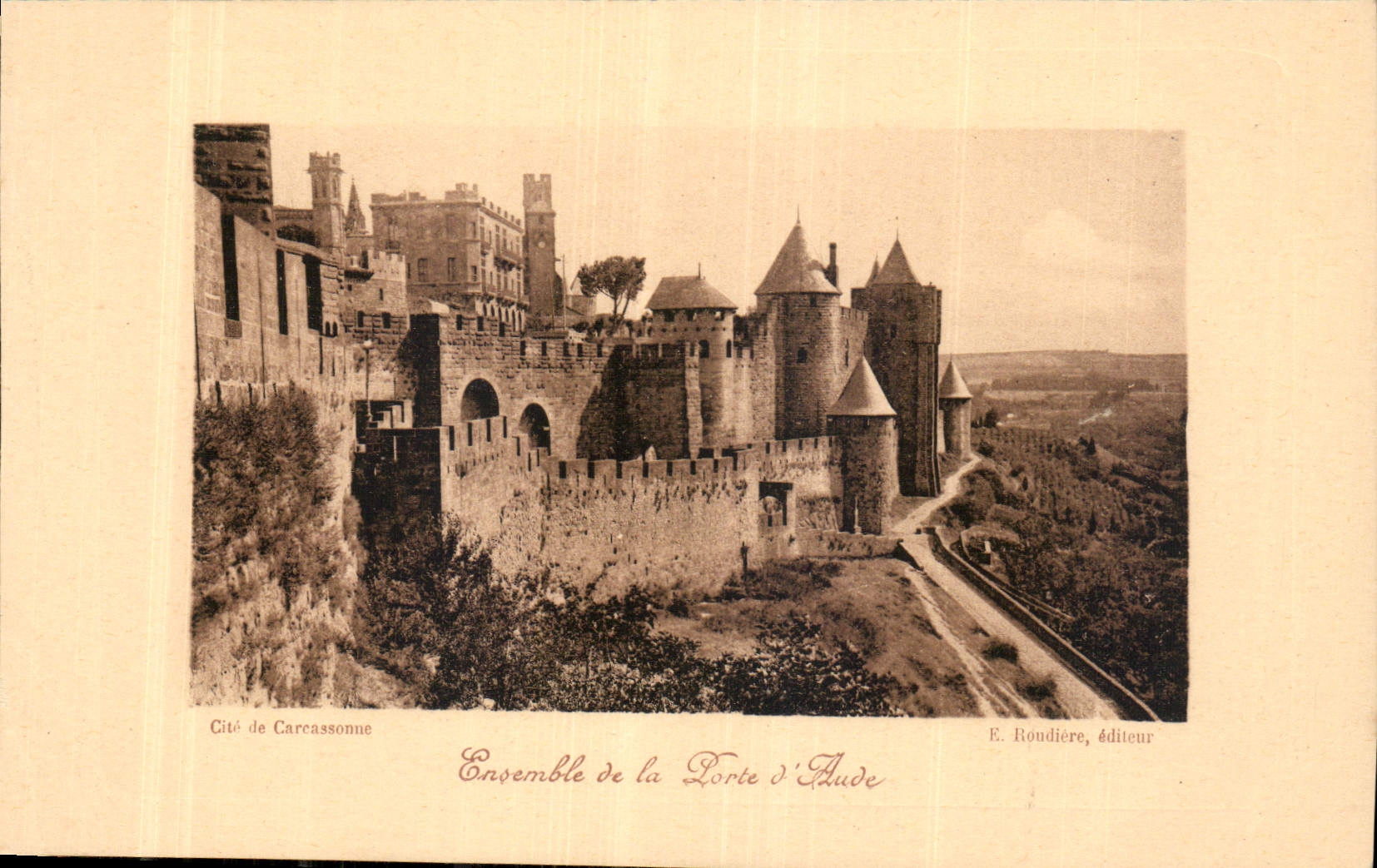 CPA Cite de Carcassonne Ensemble de la Porte d'aude 