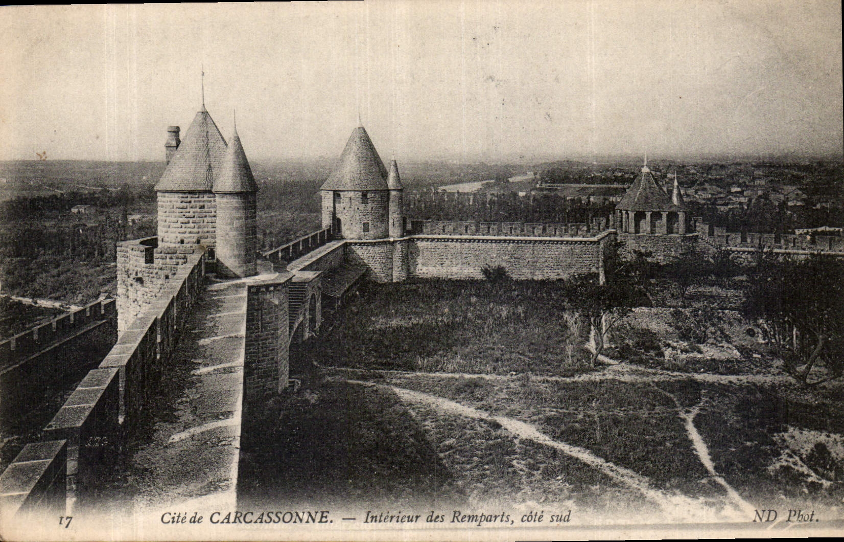 CPA Cite de Carcassonne Interieur des Remparts cote sud