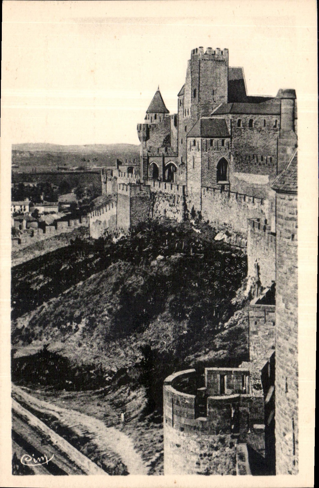 CPA Cite de Carcassonne Perspective du Chateau