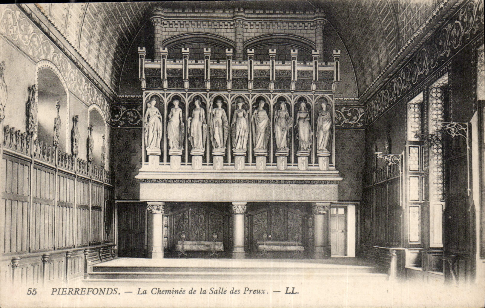 CPA Pierrefonds la Cheminee de la Salle des Preux 