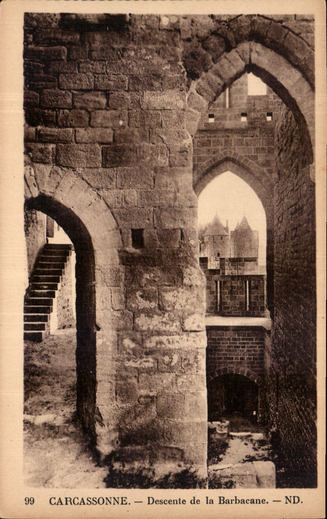 CPA Carcassonne Descente de la Barbacane