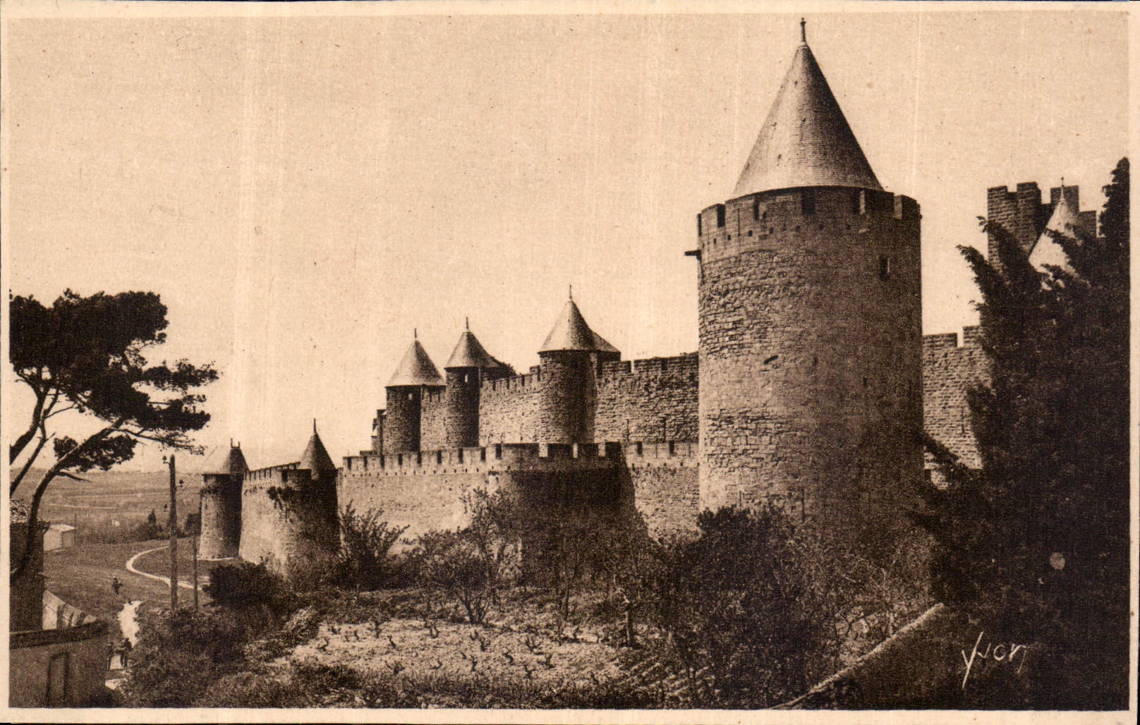 CPA Carcassonne Aude la cite Cote Sud Ouest