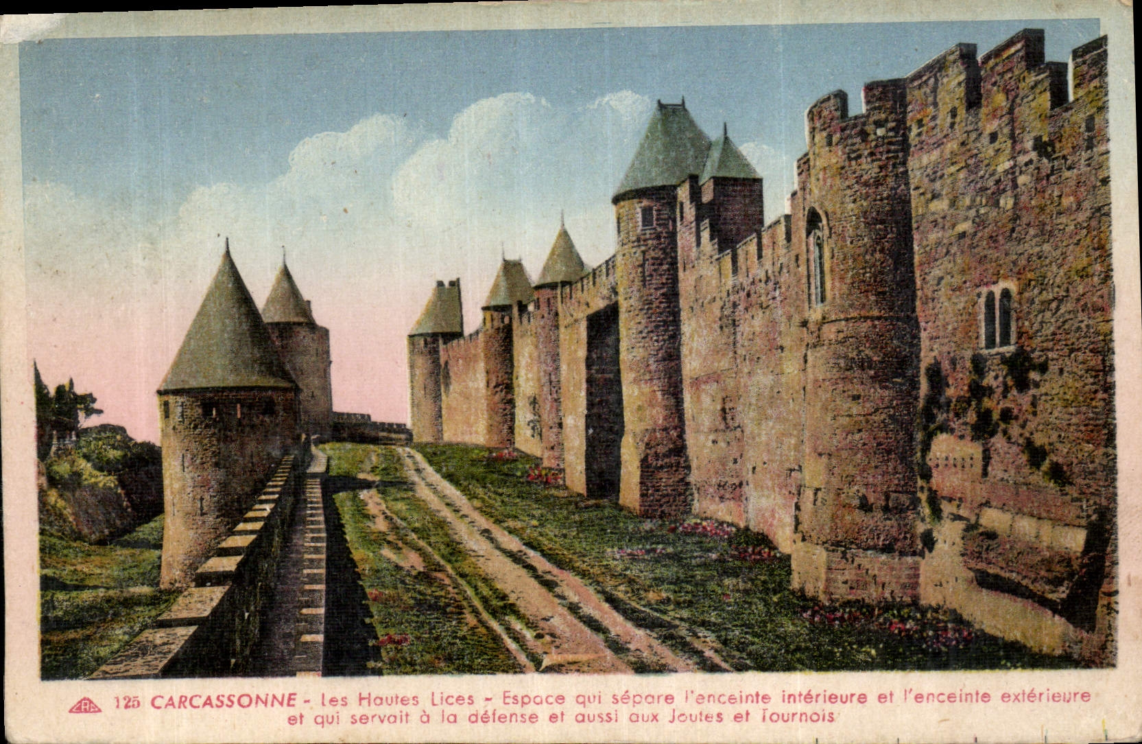 CPA Carcassonne les Hautes Lices Espace qui Separe l'enceinte Interieure et l'enceinte exterieure et