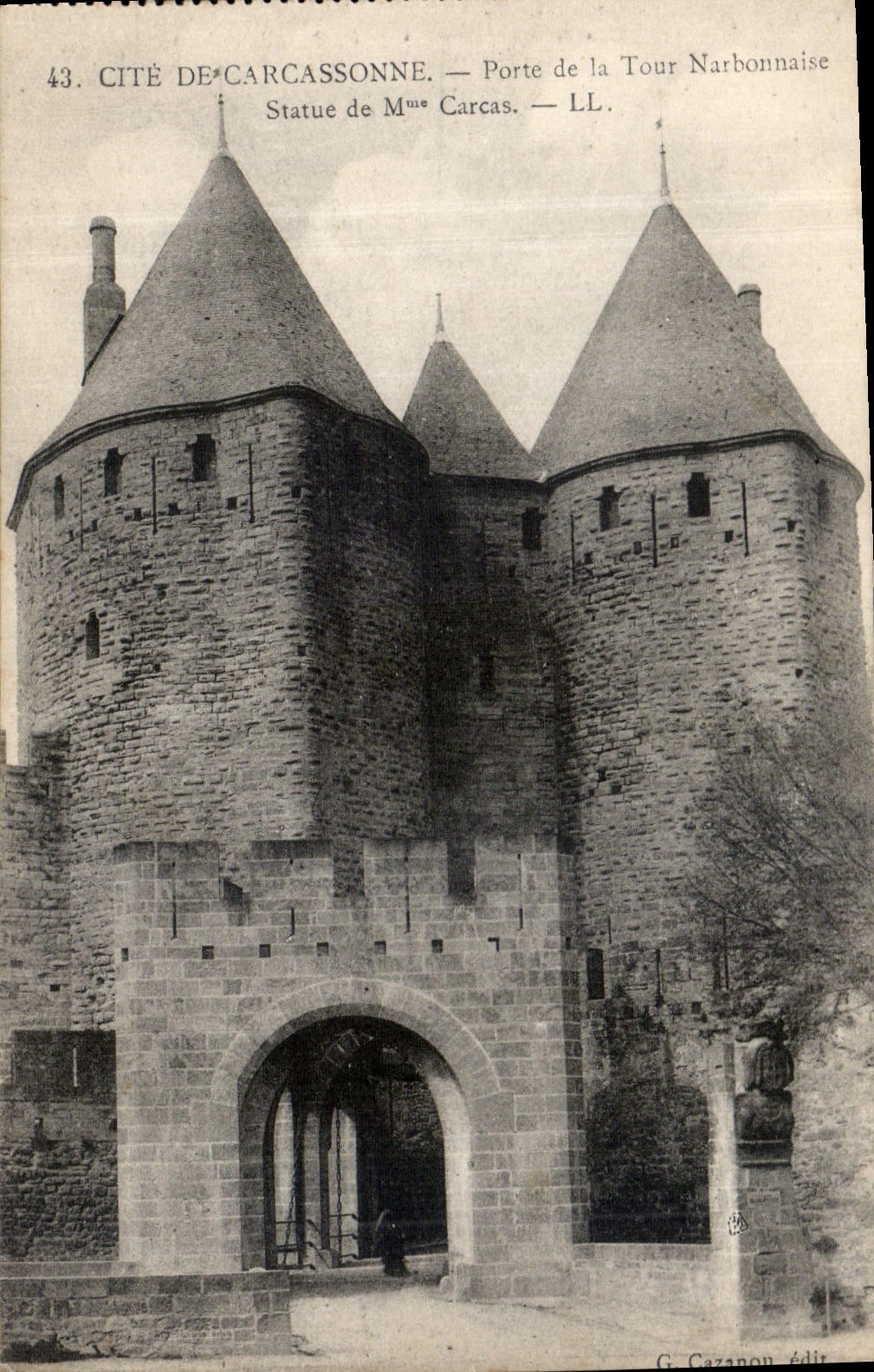 CPA Cite de Carcassonne Porte de la Tour Narbonnaise Statue de Mme Caecas