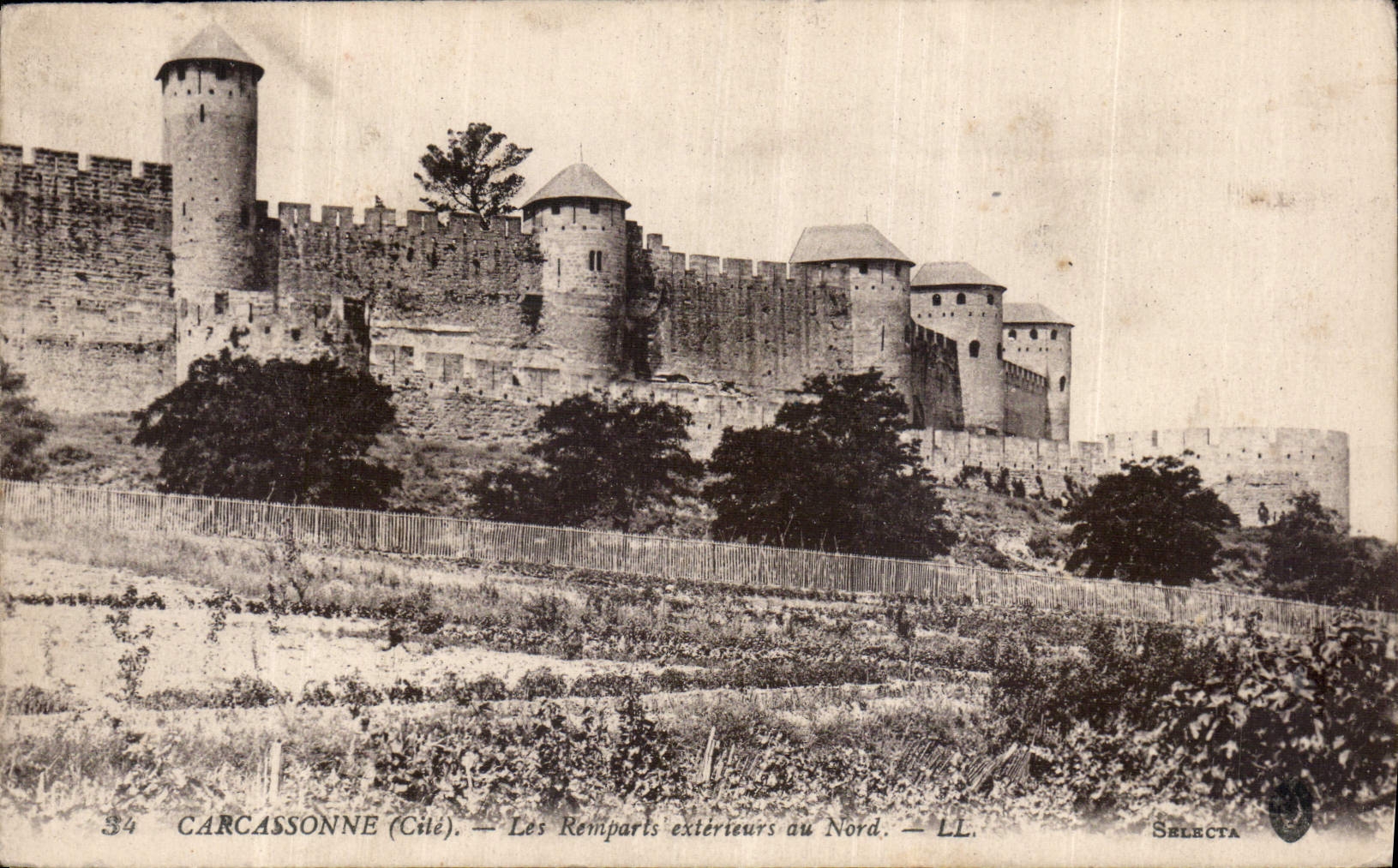 CPA Carcassonne Cite les Remparts exterieurs au Nord