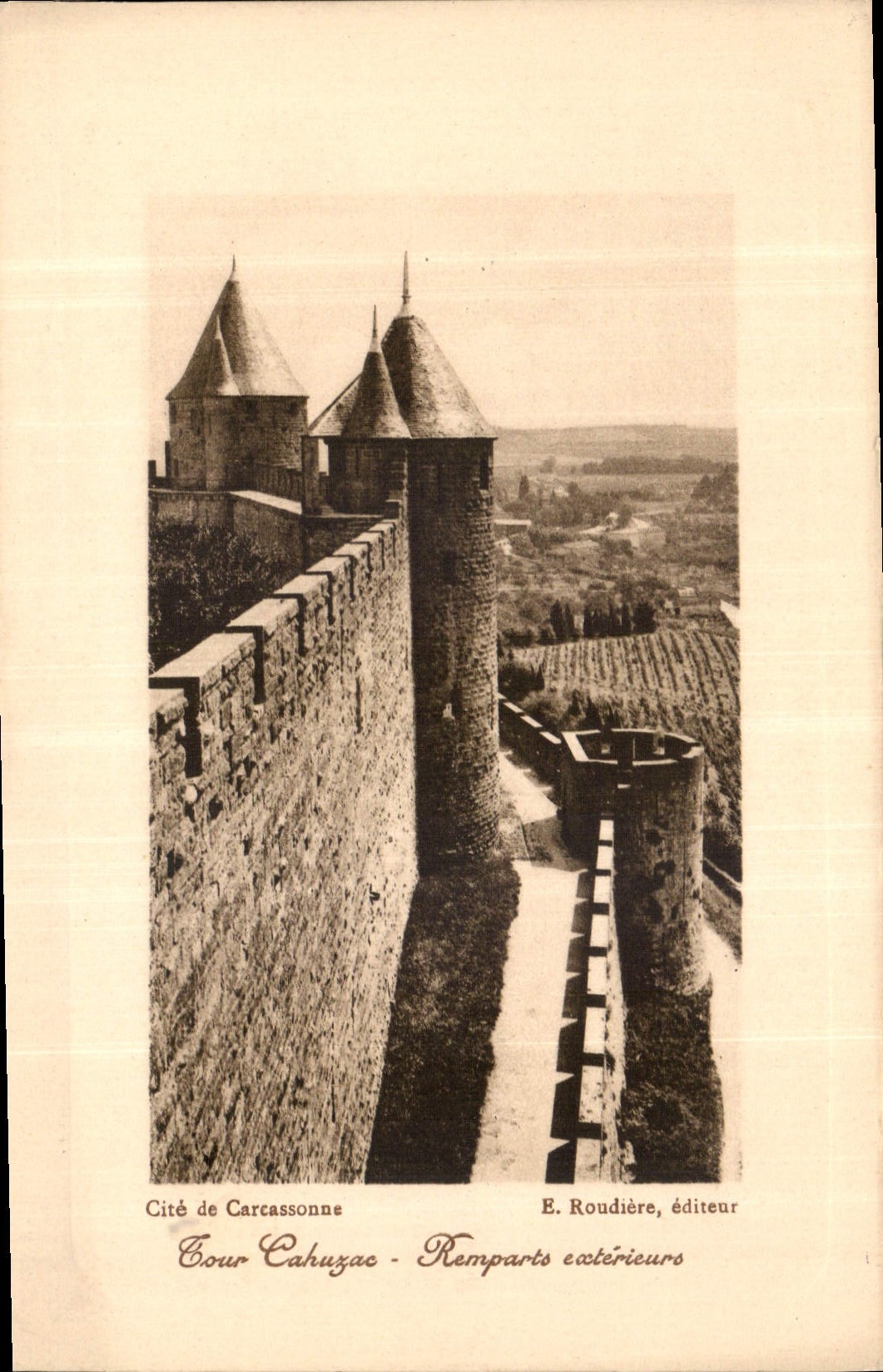 CPA Cite de Carcassonne Tour Cahuzac Remparts exterieure