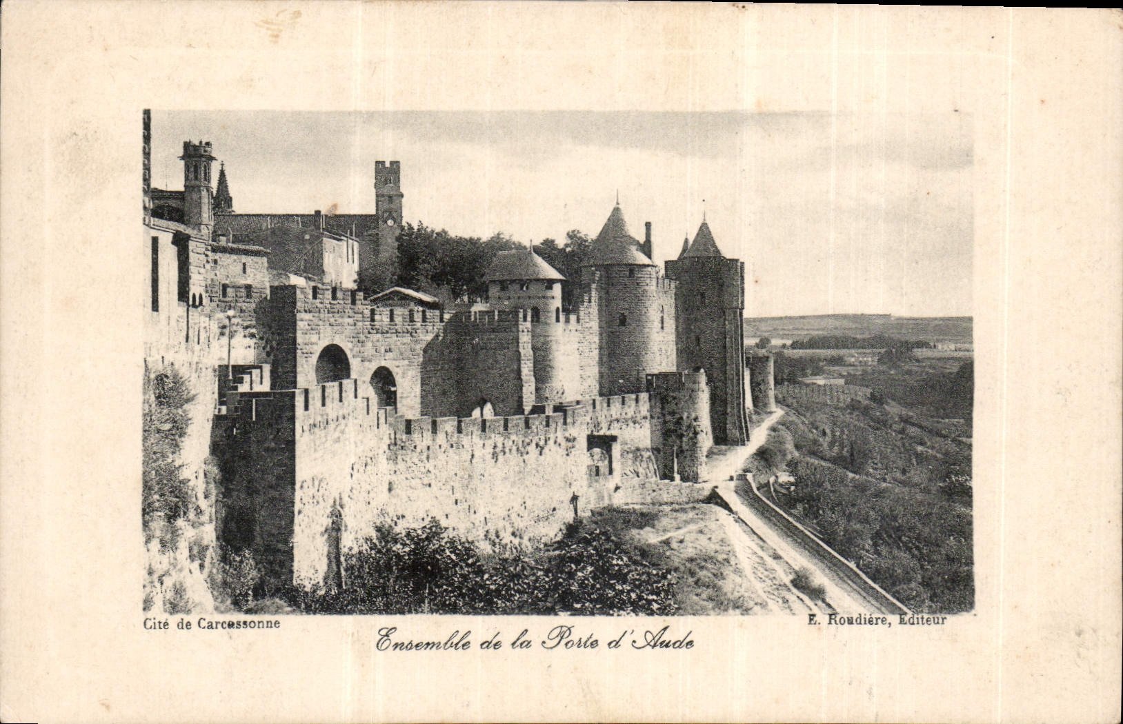 CPA Cite de Carcassonne Ensemble de la Porte d'Aude