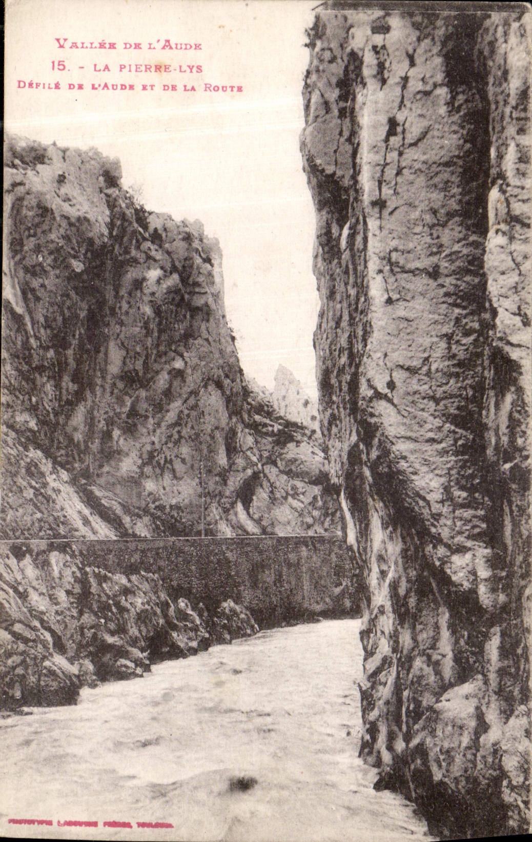 CPA Vallee de l'Aude la Pierre Lys Devile de l'Aude et de la Route