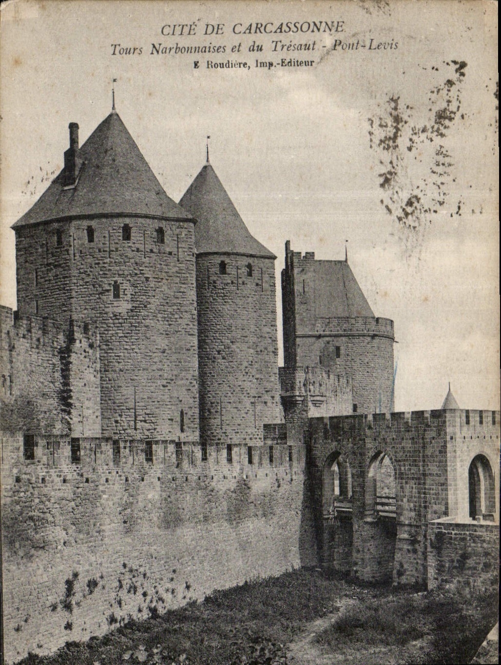 CPA Cite de Carcassonne Tours Narbonnaises et du Tresaut Pont Levis