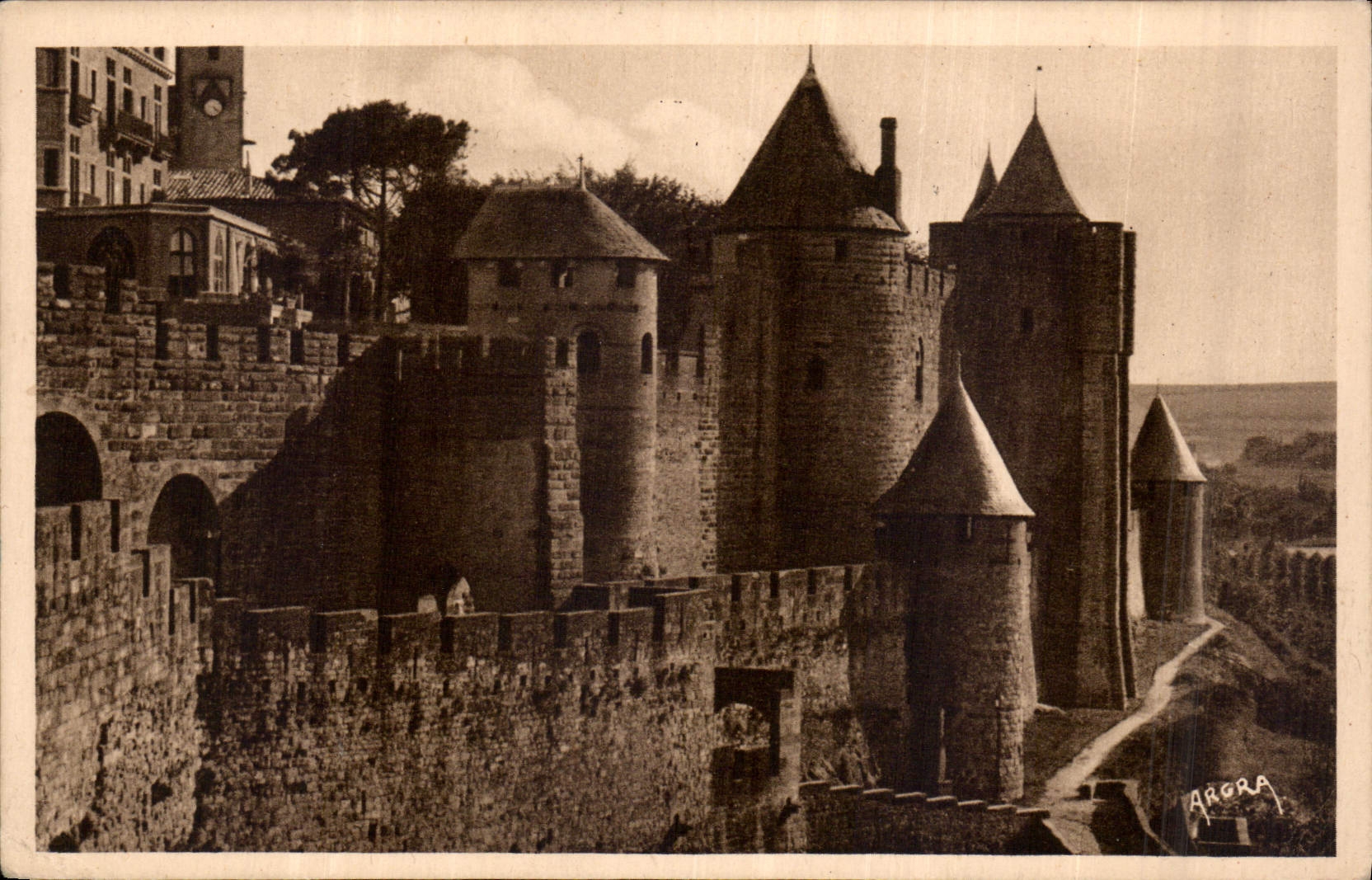 CPA Carcassonne Ensemble des Fortifications Cote Porte d'Aude