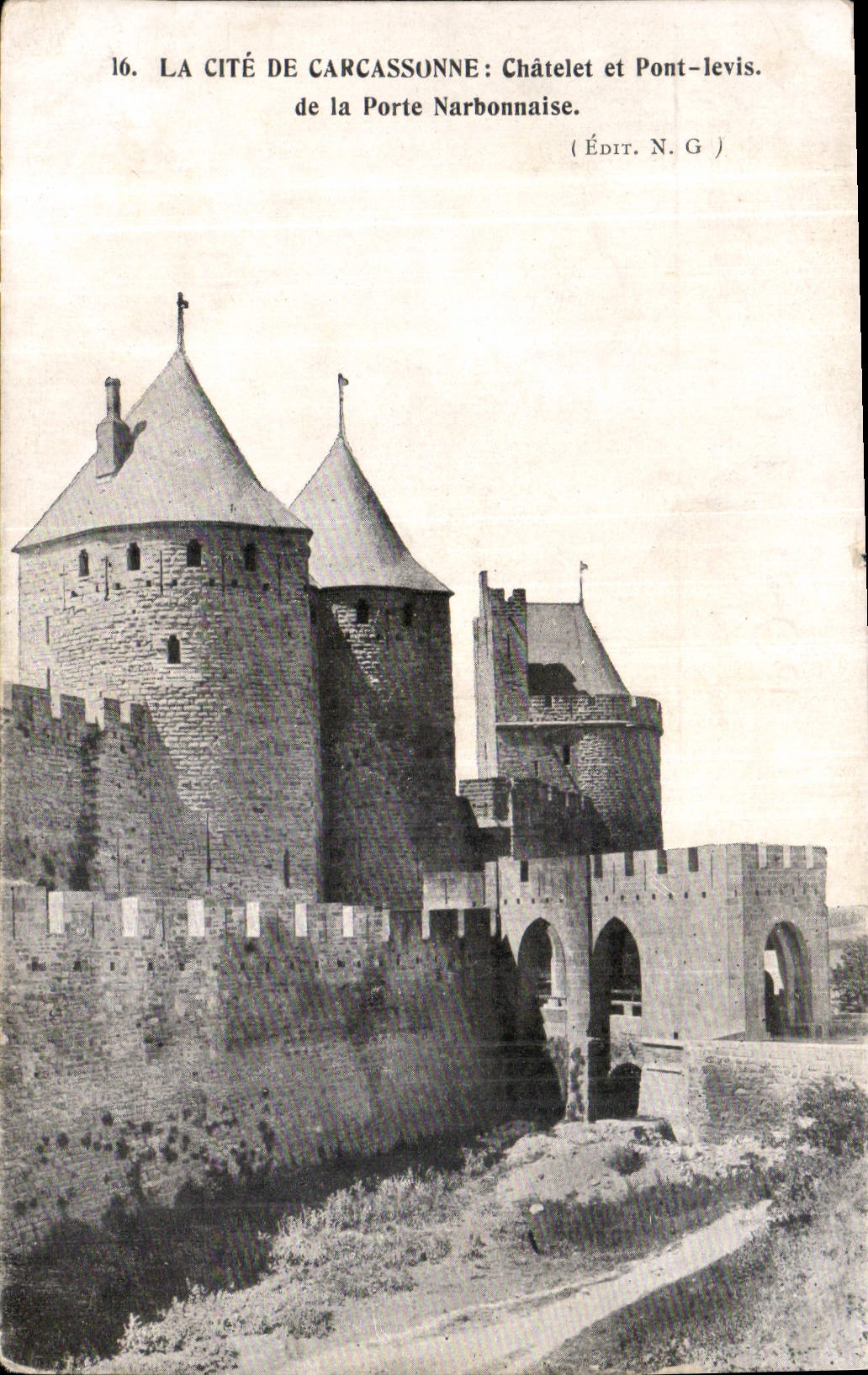 CPA La Cite de Carcassonne Chatelet et Pont Levis de la Porte Narbonnaise