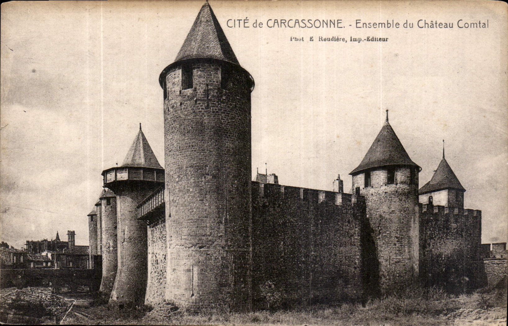 CPA Cite de Carcassonne Ensemble du Chateau Comtal
