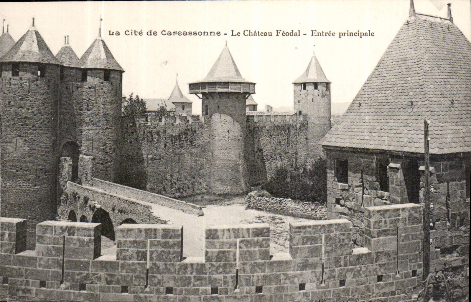 CPA La Cite de Carcassonne le Chateau feodal Entree Principale