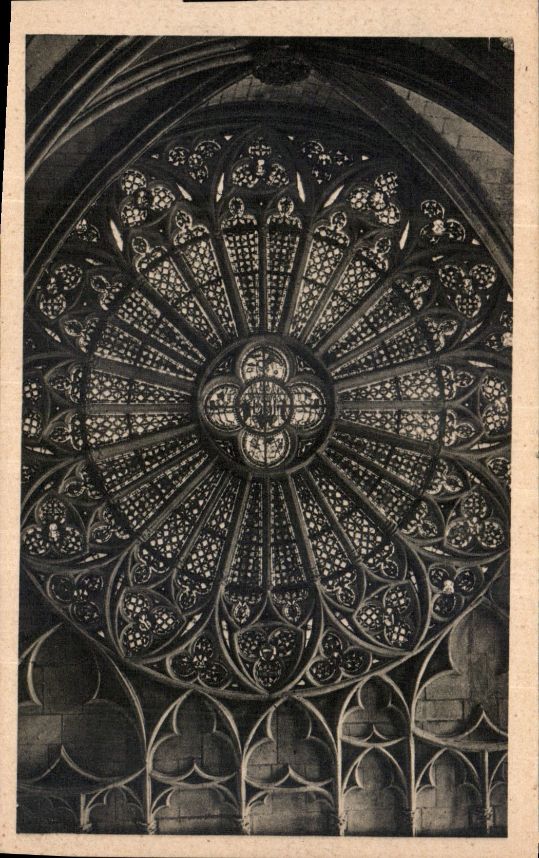 CPA Cite de Carcassonne Eglise Saint Nazaire Rosace Nord