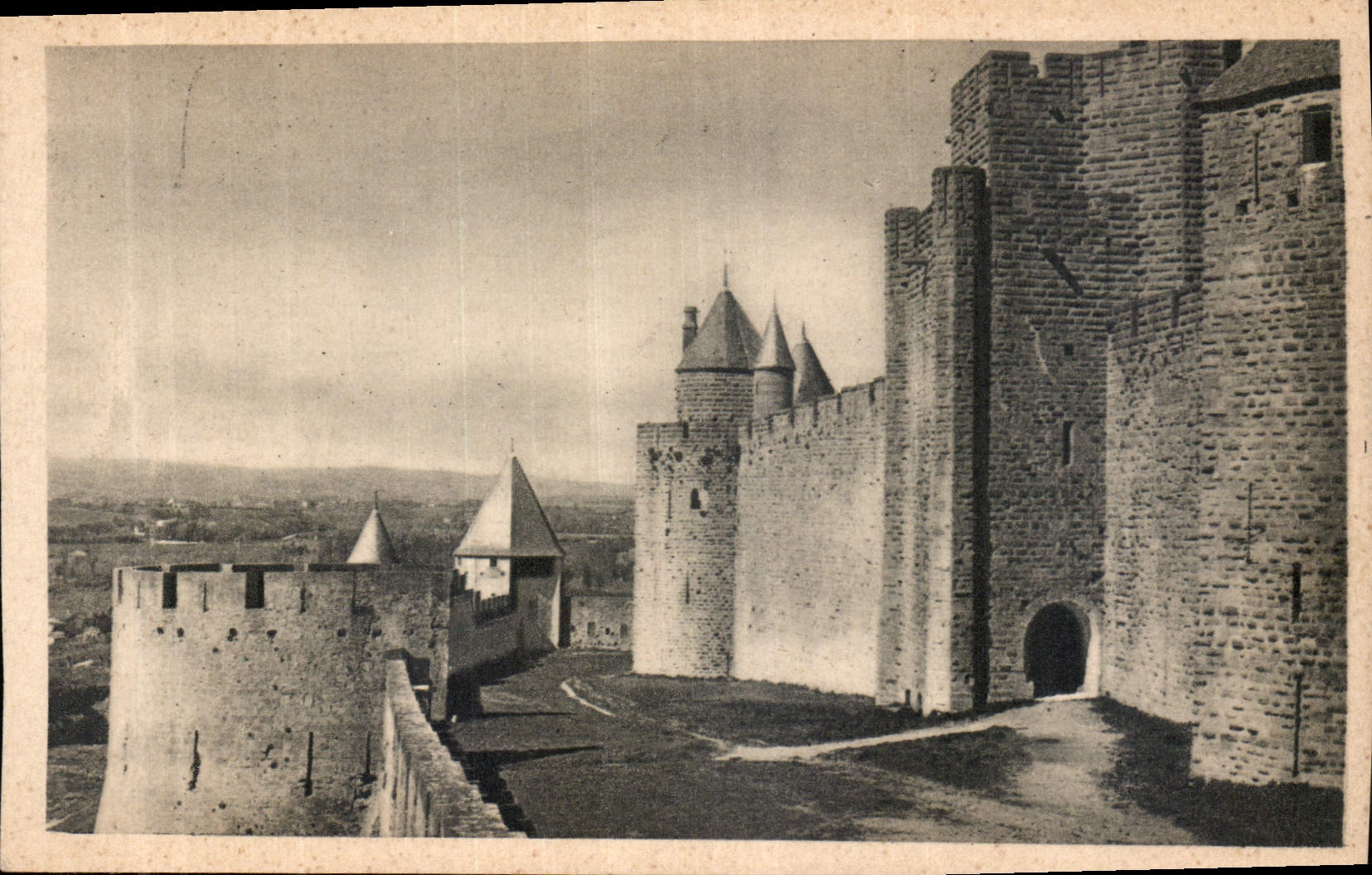 CPA Cite de Carcassonne les Lices Hautes Tour St Nazaire