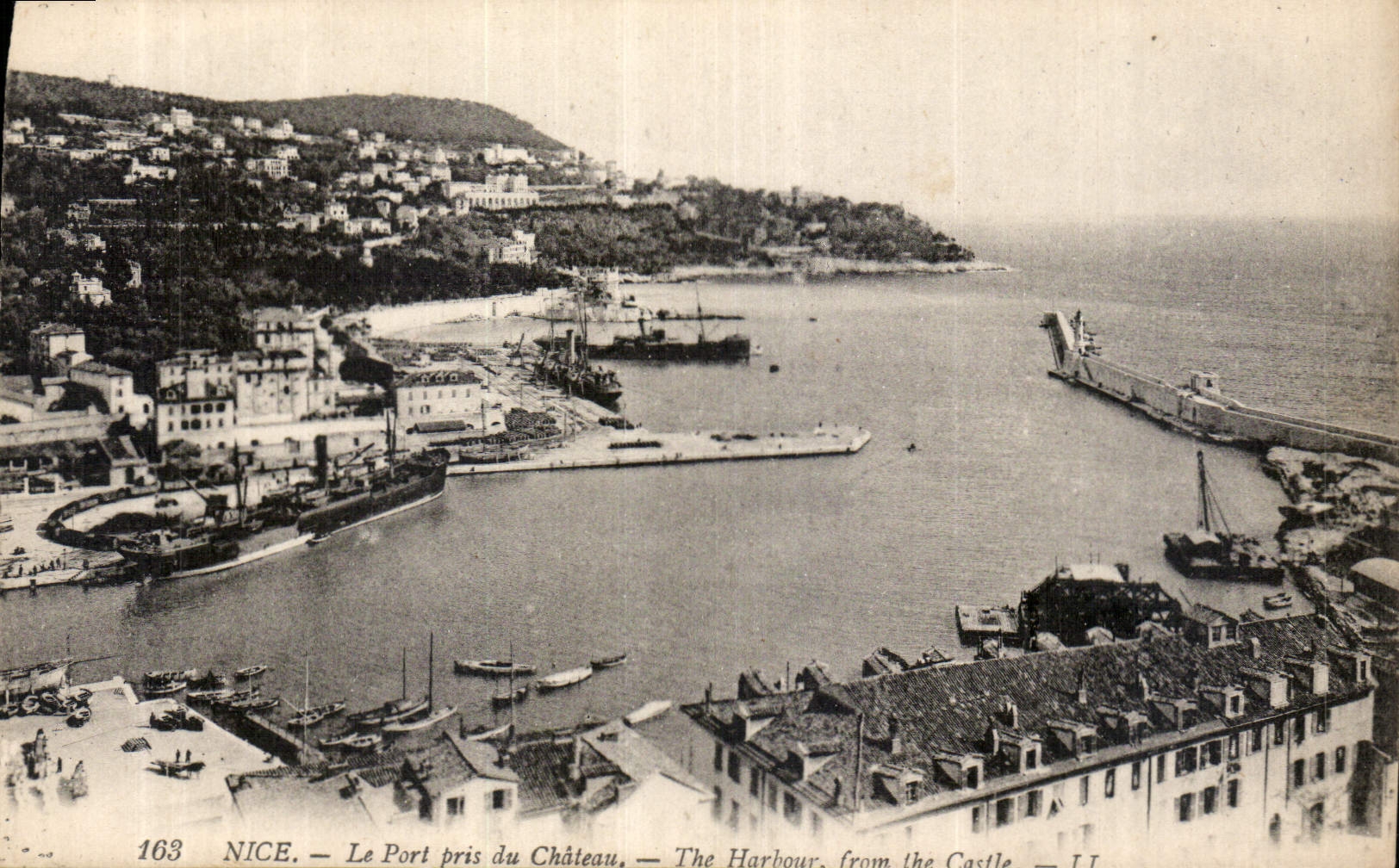CPA Nice le Port pris du Chateau 