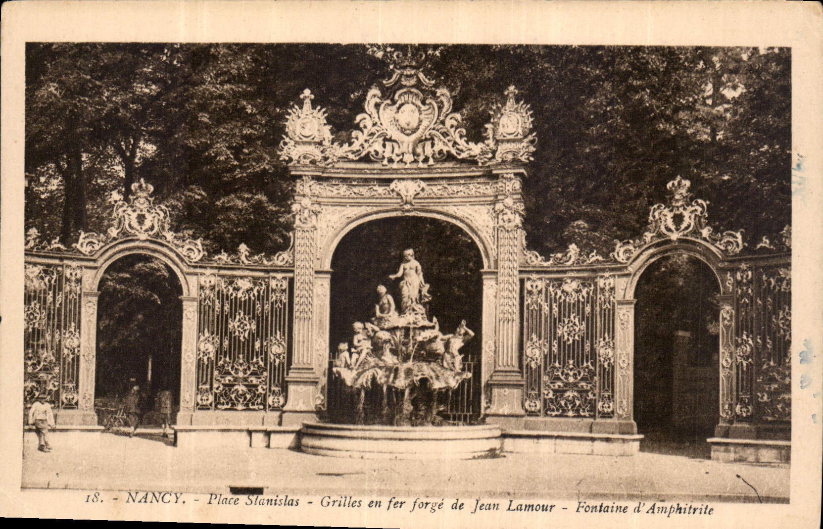 CPA Nancy Place Stanislas grilles en fer forge de Jean lamour Fontaine d'Amphitrite 
