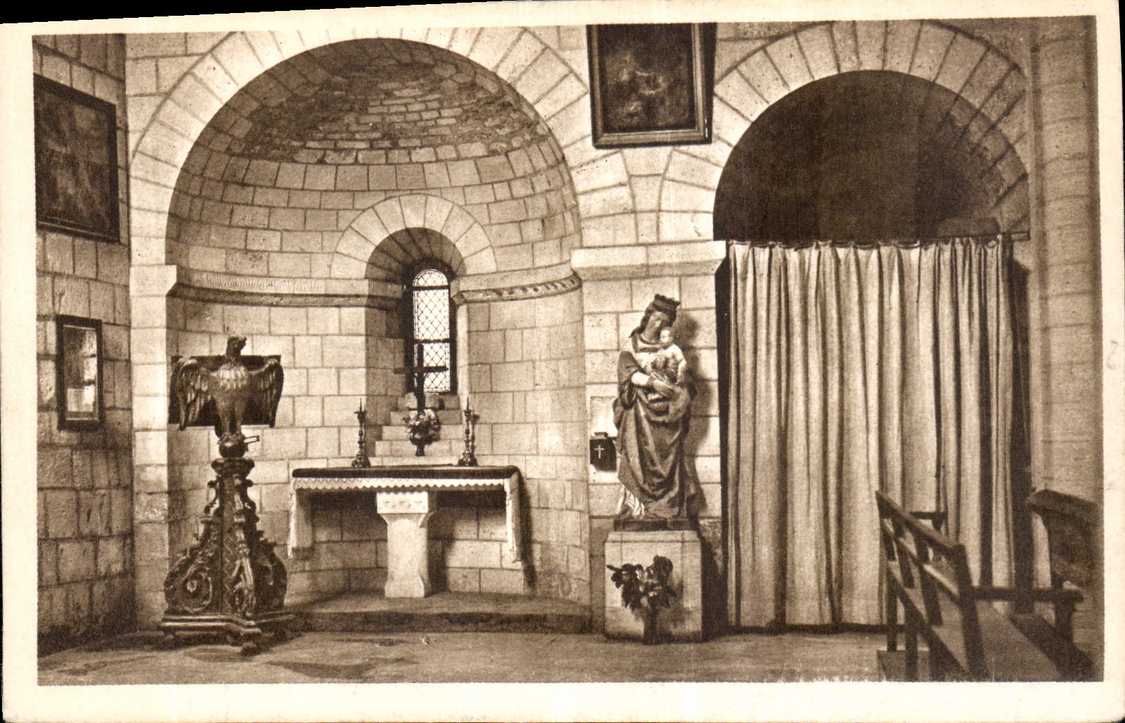 CPA Morienval Oise l'Eglise Notre Dame Autel Lateral Cote Nord Ancienne Eglise Abbatiale de Benedict